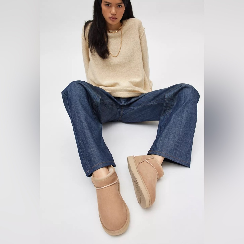 New UGG Women's Classic Ultra Mini Ankle Boot size 6 in color SAND!